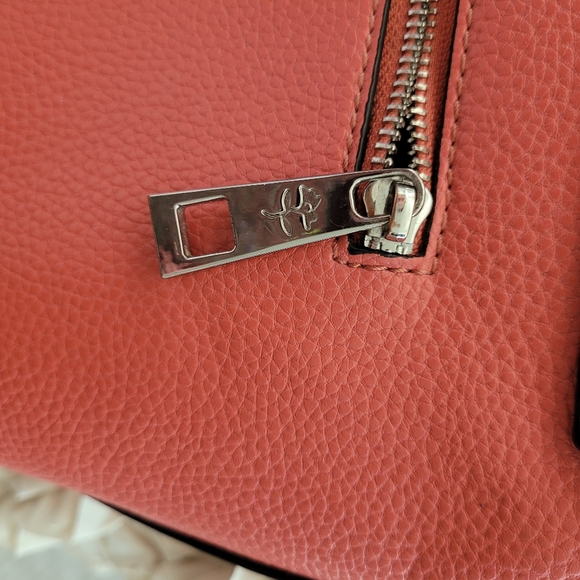 JENNA KATOR Michigan Contemporary Handbag Designer. Adjustable straps - Picture 8 of 16